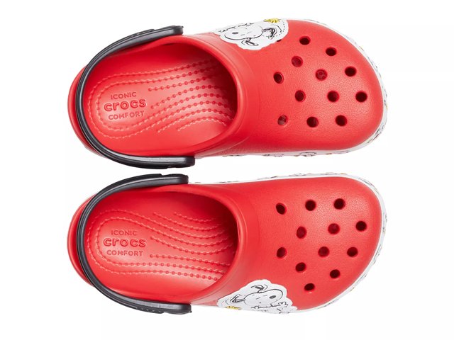 Crocs snoopy shop