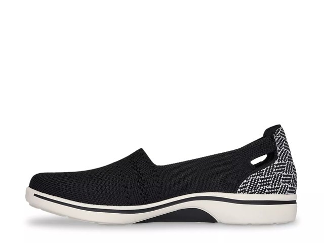 Skechers Women s Arch Fit Uplift Black Low top Sneakers 9