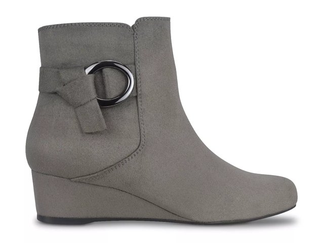 Low heel wedge booties store