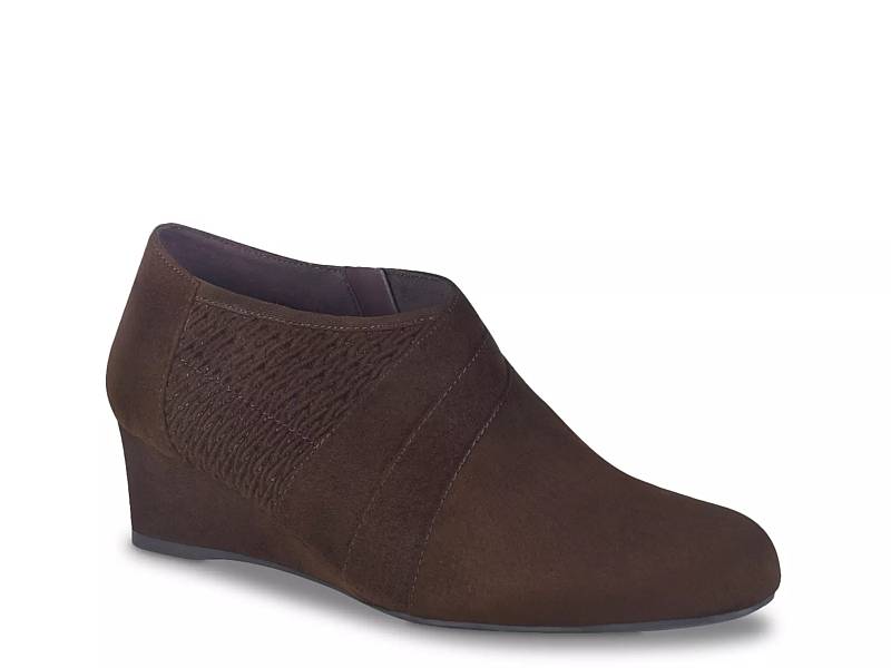 Adrienne vittadini clearance tammy booties