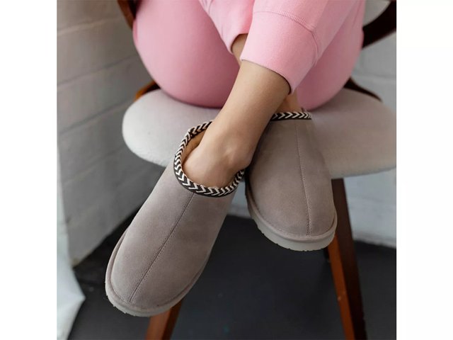 Dsw bearpaw hot sale slippers