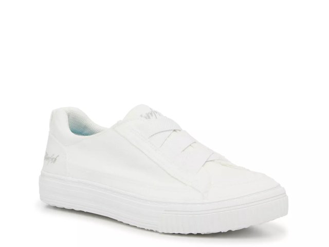 Blowfish white slip on sneakers top