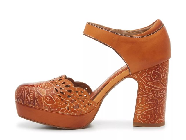 L'Artiste by Spring Step Mireles Pump