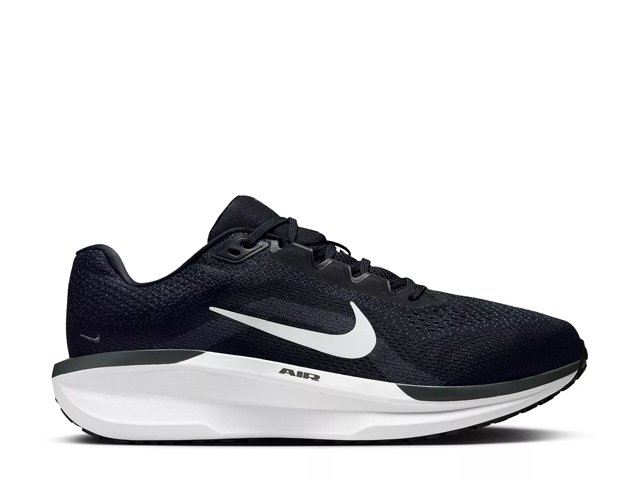 Nike distanced zoom winflo vs pegasus