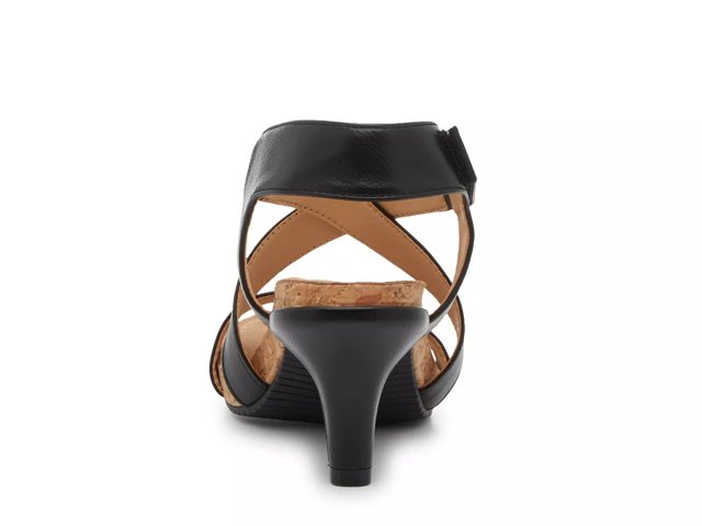 Adrienne vittadini sandals dsw deals