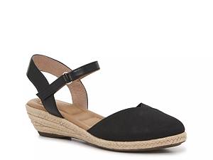 Closed toe store wedges dsw