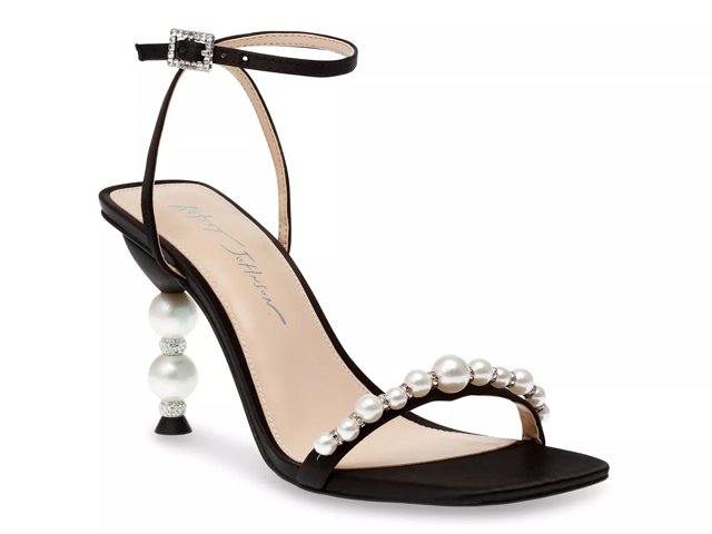 BETSEY JOHNSON*華やか*パール*ビジューバックル*サンダル/Jacey Betsey Johnson Jacey Sandal - Free Shipping | DSW
