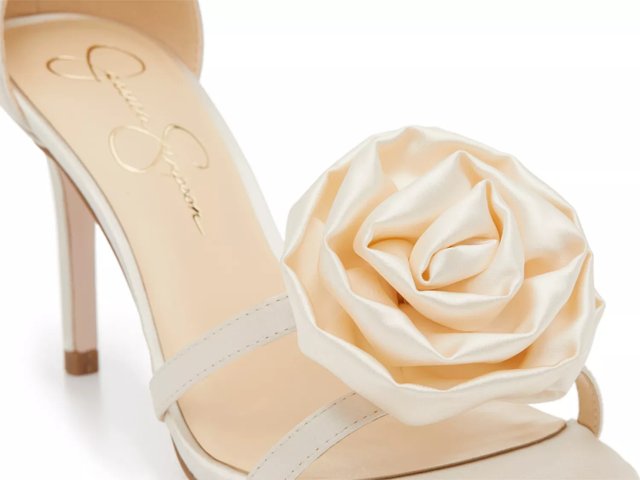 JESSICA SIMPSON*華やか*立体的なお花モチーフ*サンダル/Torny Jessica Simpson Torny Sandal - Free Shipping | DSW