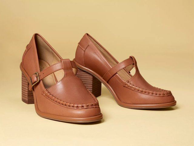 Crown vintage pumps deals