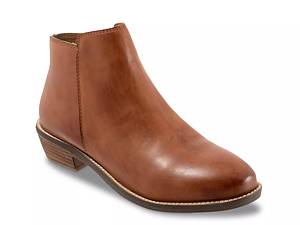 Narrow sale width booties