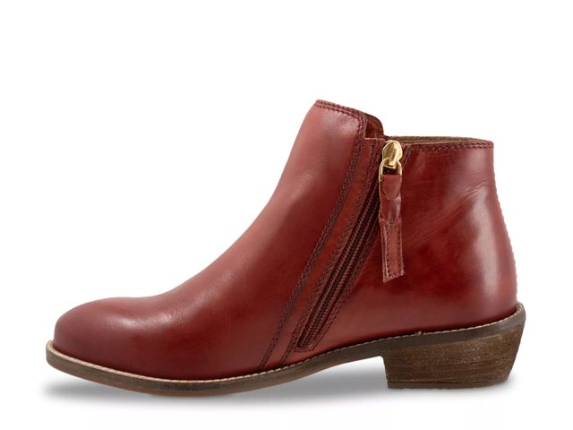 walking shoe company warehouse sale