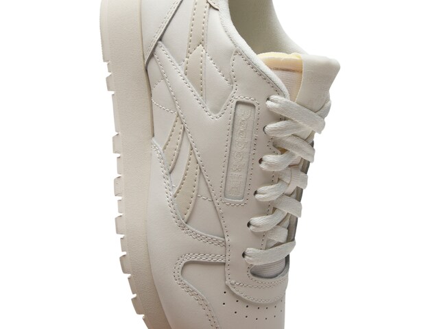 Reebok Classic leather sneakers CLASSIC LEATHER beige color