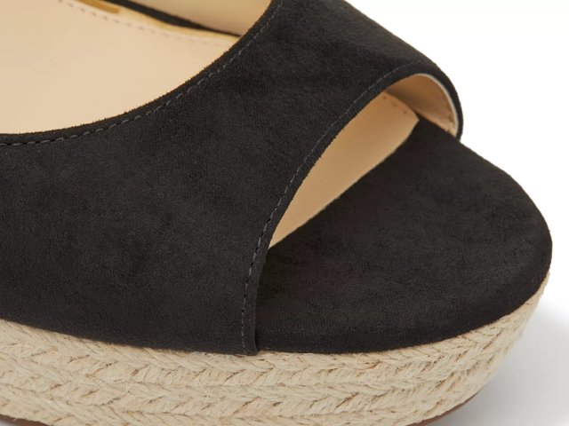 Jessica simpson online black wedge pumps