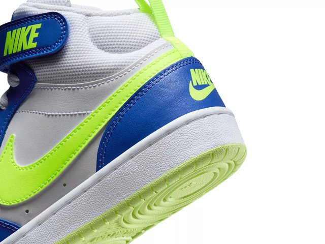 Nike court borough mid green top