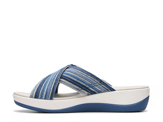 Clarks Women s Cloudsteppers Arla Wave Sandals Blue Size 7.5M