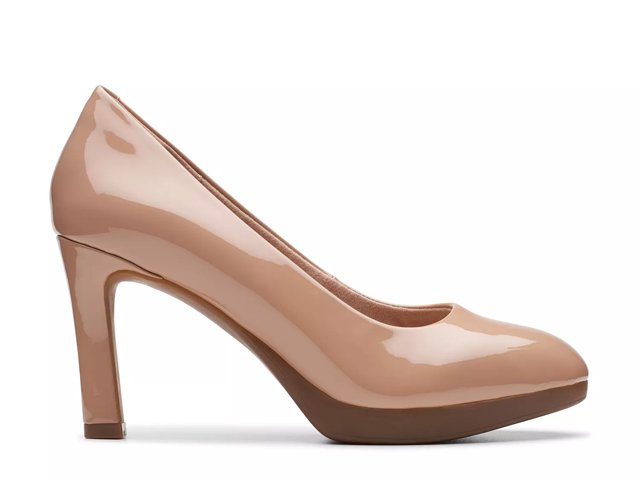 Clarks Women s Ambyr 2 Braley Pump Warm Beige 9.5