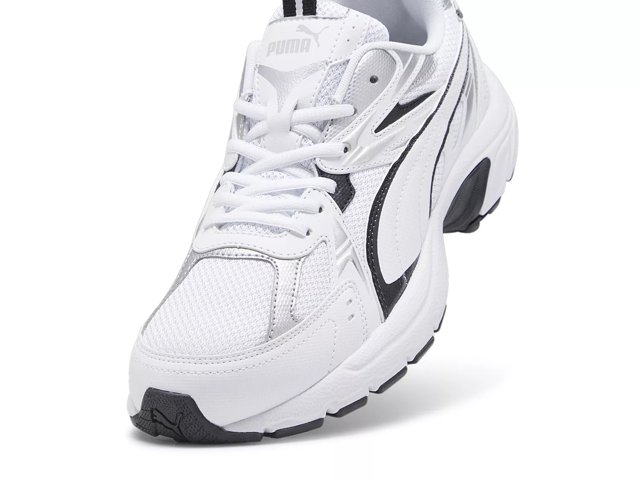 Axis sneaker online