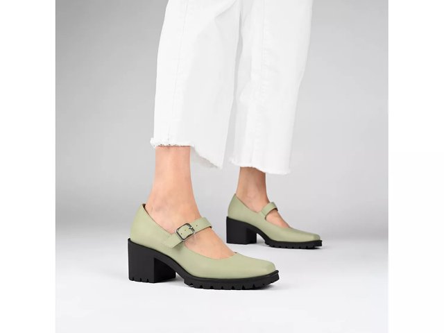 Journee Collection Tru Comfort Foam Gladys Women s Pumps Size 7.5 Green