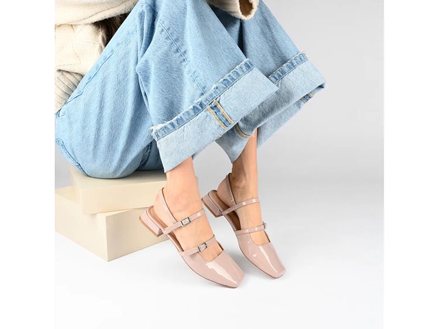 Journee Collection Gretchenn Flat