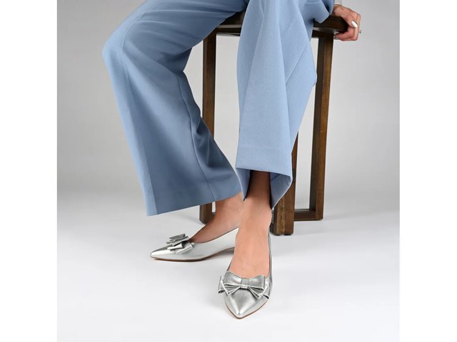 Journee Ophelia Flat - Free Shipping | DSW
