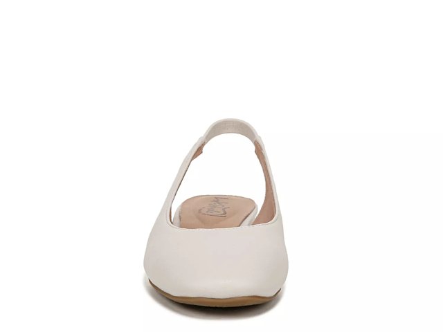 Claire Flat