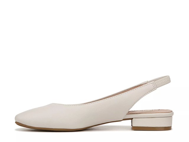 Claire Flat