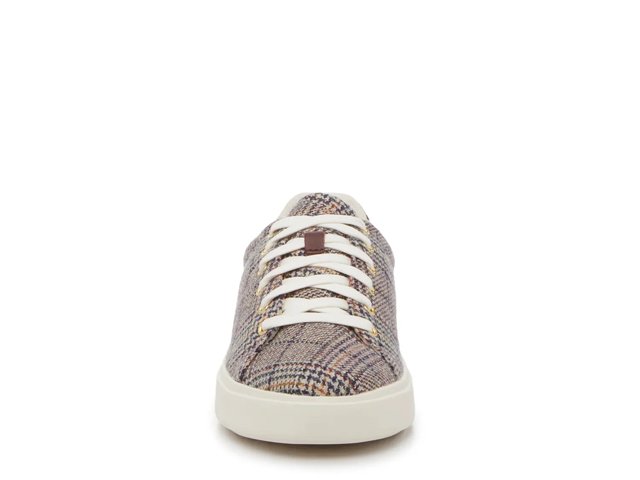 Traveler Sneaker