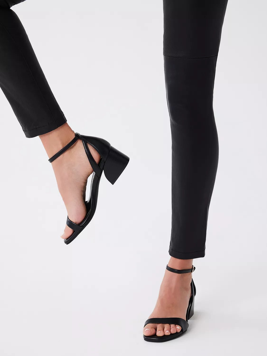 Mia Sandal