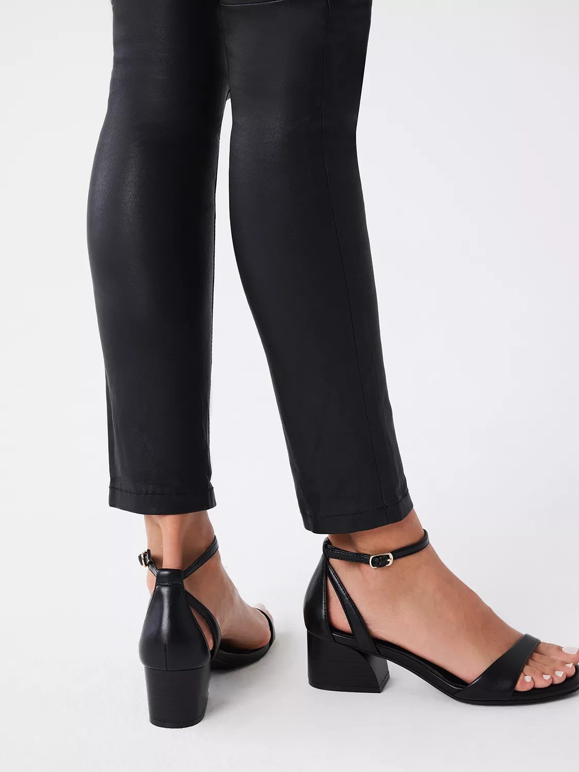 Mia Sandal