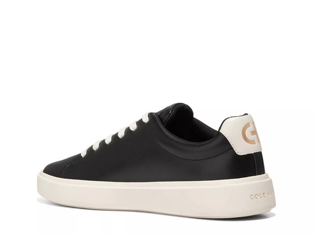 Grand Crosscourt Traveler Sneaker