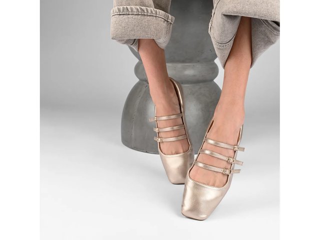 Journee Collection Darlin Flat - Free Shipping | DSW