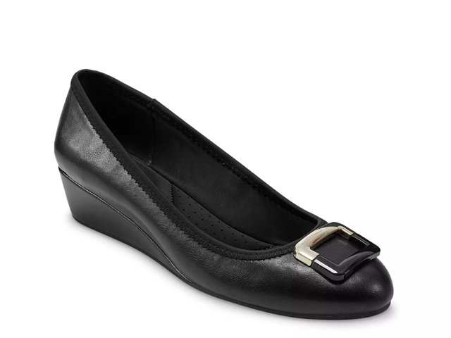 Bandolino patent leather wedge shop