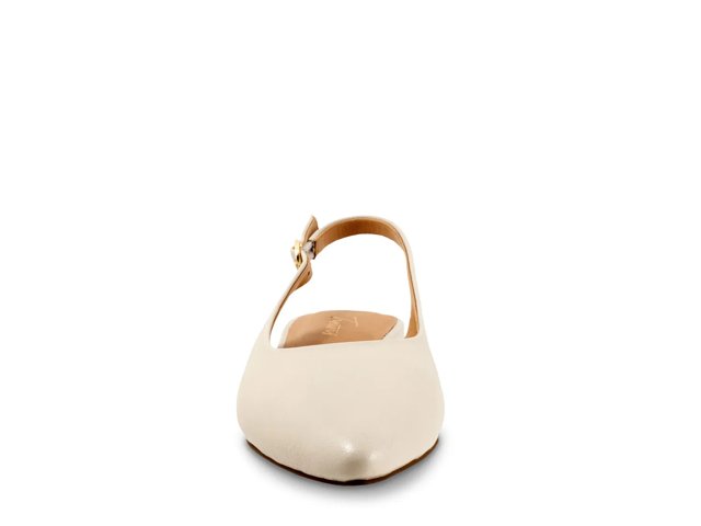 Trotters Evelyn Flat - Free Shipping | DSW