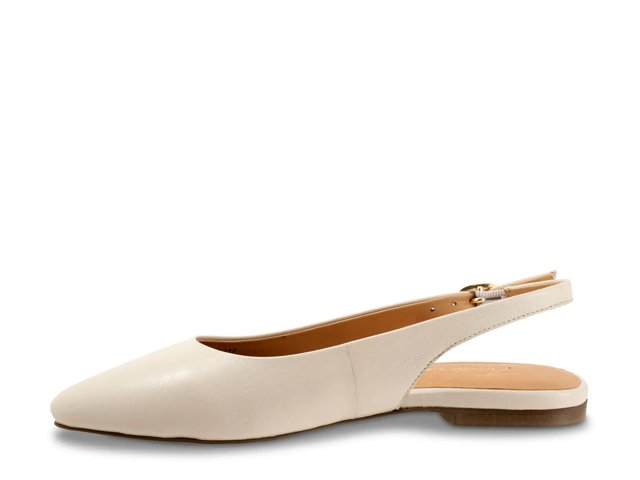 Trotters Evelyn Flat - Free Shipping | DSW