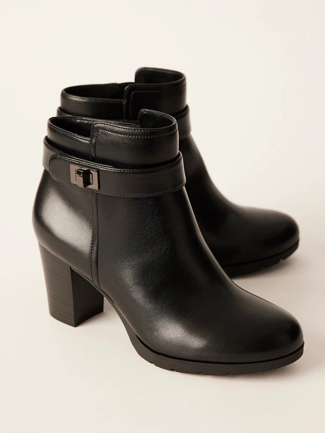 Dsw riverdale hotsell