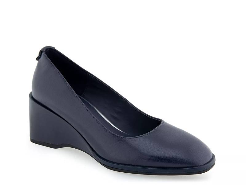 Calvin klein nita pump clearance
