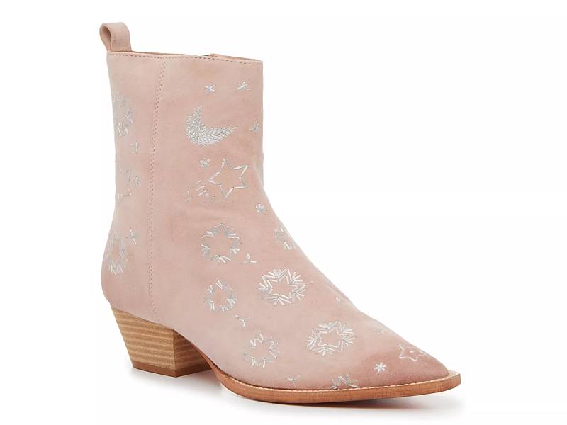 Dsw pink boots best sale