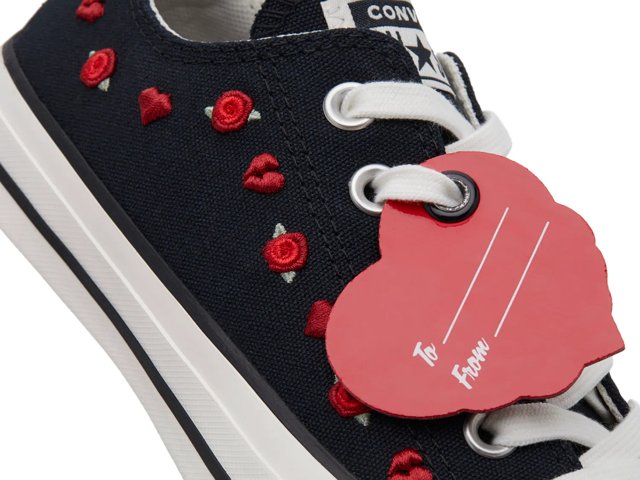 A♡ Converse Chuck Taylor All Star Heart & Rose Low-Top Sneaker