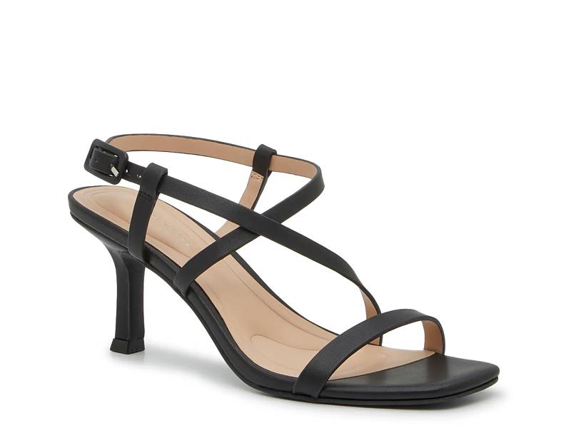 Neila Sandal