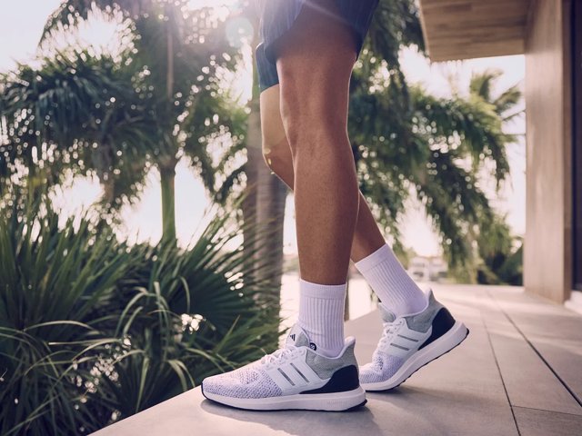 【Adidas コリア】 Ultradream DNA adidas Ultradream DNA Core Black Cloud White Men's - JS0313 - US