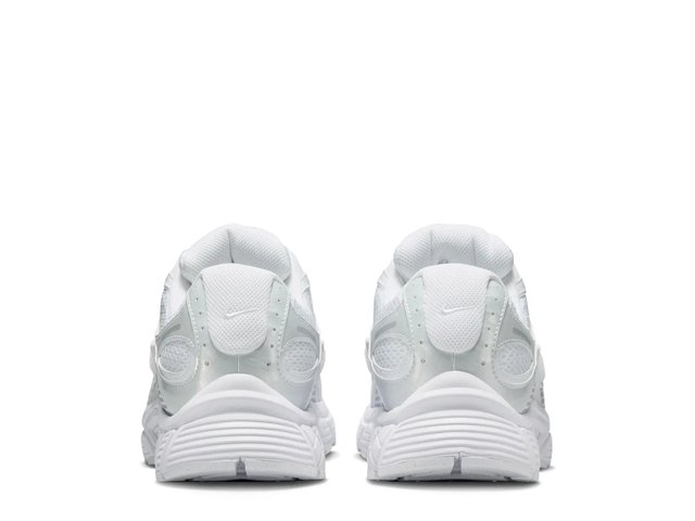 Nike V5 RNR Sneaker - Men's - Free Shipping | DSW