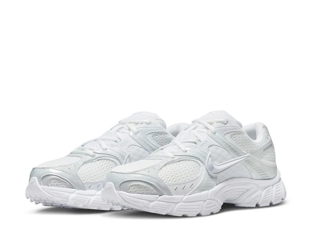 Nike V5 RNR Sneaker - Men's - Free Shipping | DSW