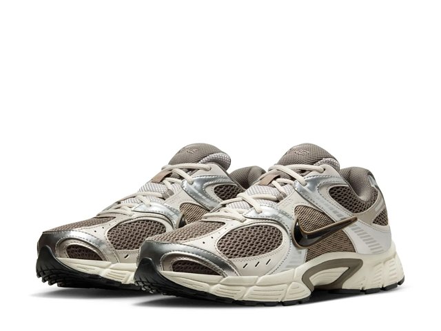 Nike V5 RNR Sneaker - Men's - Free Shipping | DSW