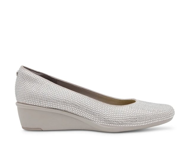 Wedge pumps store
