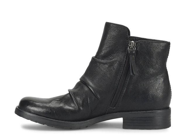 all black wedges