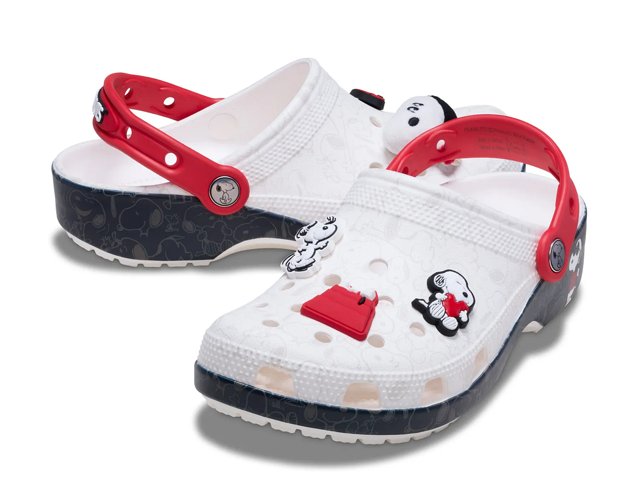 すぬぴん様 Crocs Classic Peanuts Snoopy Clog - Free Shipping | DSW