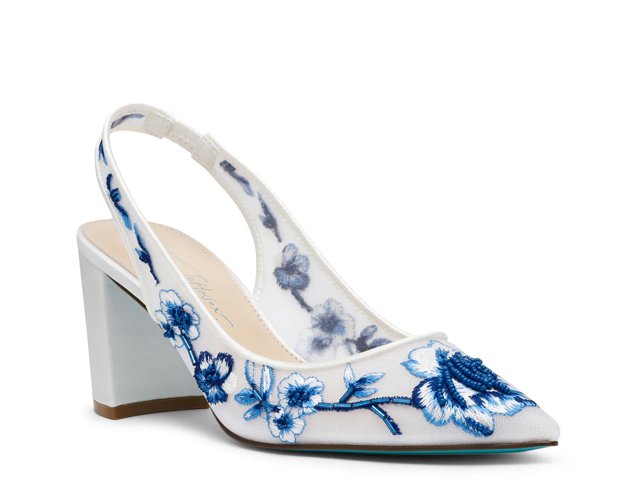 【Betsey Johnson】Page White/blue Floral PAGE WHITE/BLUE FLORAL Slingback Floral Mesh Block Heel