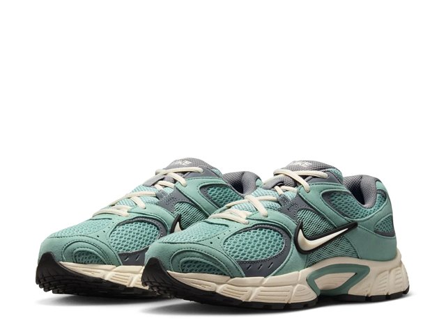 Nike V5 RNR Sneaker - Women's - Free Shipping | DSW