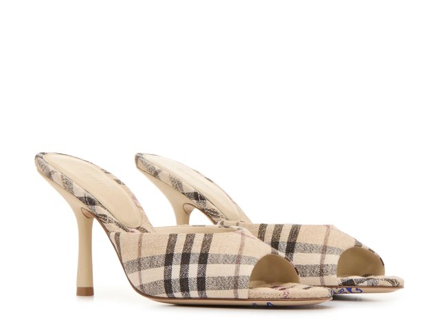 サンダル・ミュール BURBERRY Women Sandals 8102139 B9368 Beige Leather sandal Burberry Beige size 38.5 EU in Leather - 44660407