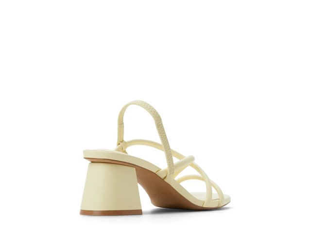 Kiira Sandal